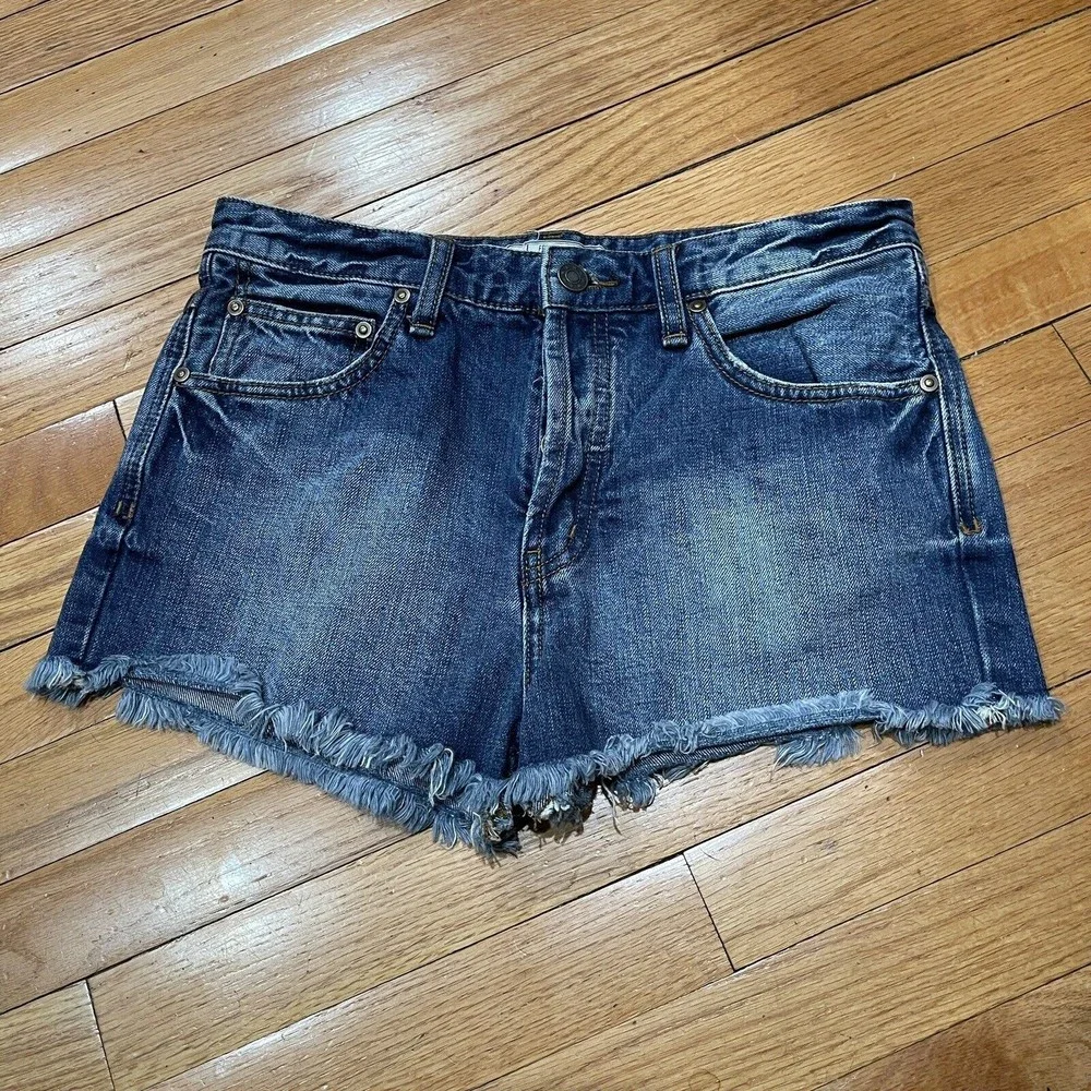Free People Womens Denim Shorts Size 28 Uptown Harbor Cut off Hem Button Fly - Picture 4 of 12